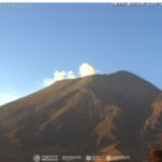 Emite Popocatépetl 21 exhalaciones; baja calidad del aire
