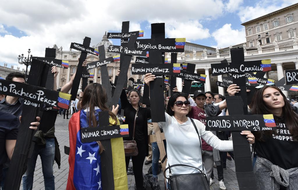 Venezolanos realizan protesta pacífica