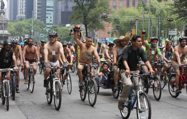 rodada ciclista al desnudo