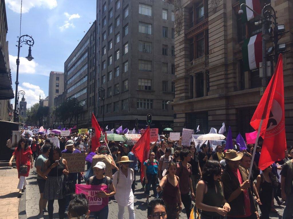 marchan contra el feminicidio en Ciudad México