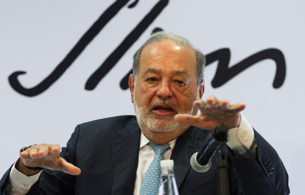 Defiende Carlos Slim la construcción del NAIM