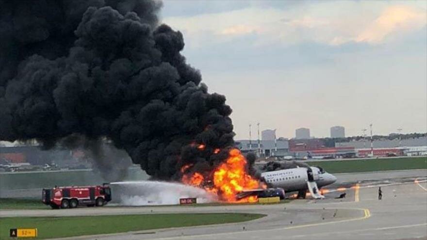 incendio de avión ruso