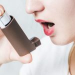 Medicina contra el asma reduce probabilidad de hospitalización por coronavirus
