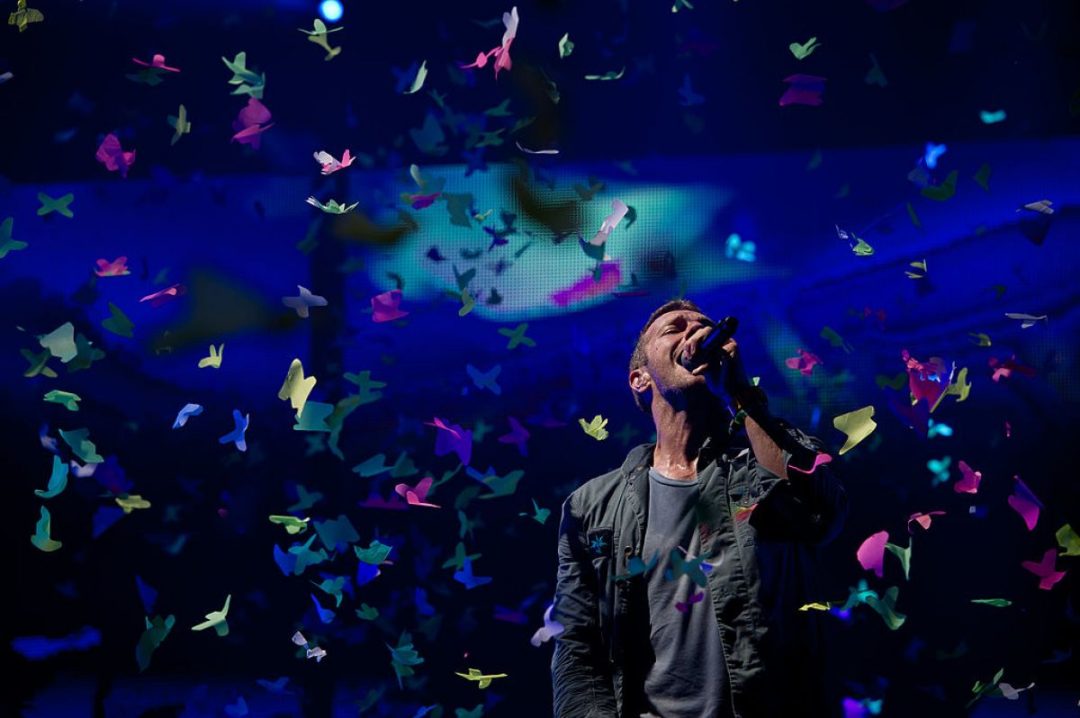 Колдплей песни. Coldplay • Glastonbury Festival (Live at worthy Farm). Мартин, Крис 2011. Chris Martin Live. Колдплей клипы.