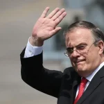 Renuncia Marcelo Ebrard para ir por la presidencia