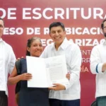 Gobiernos de Oaxaca y México garantizan el derecho a la propiedad de familias de Santa María Huatulco