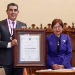 Recibe Salomón medalla “Melchor de Covarrubias” por la BUAP por su respaldo a la educación