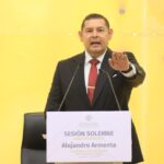 Alejandro Armenta recibe estandarte de la SSP y se convierte en el gobernador de Puebla