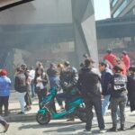 Fuerte incendio en Plaza Miyana en Polanco; provoca evacuación masiva