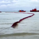 Evacuan mayor parte de petróleo derramado en el mar Negro